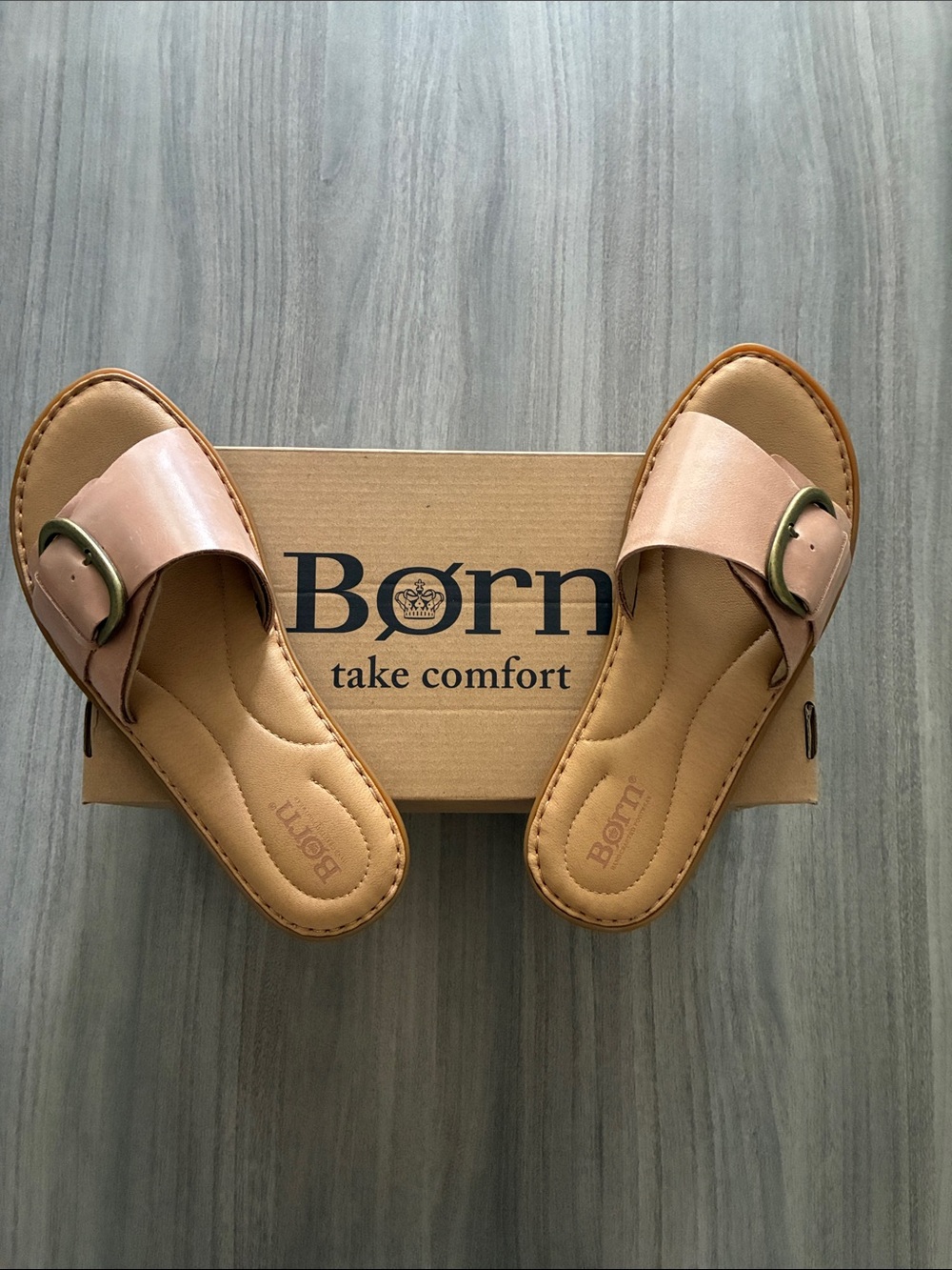 NWT BORN MIARRA SANDALS. Size 8